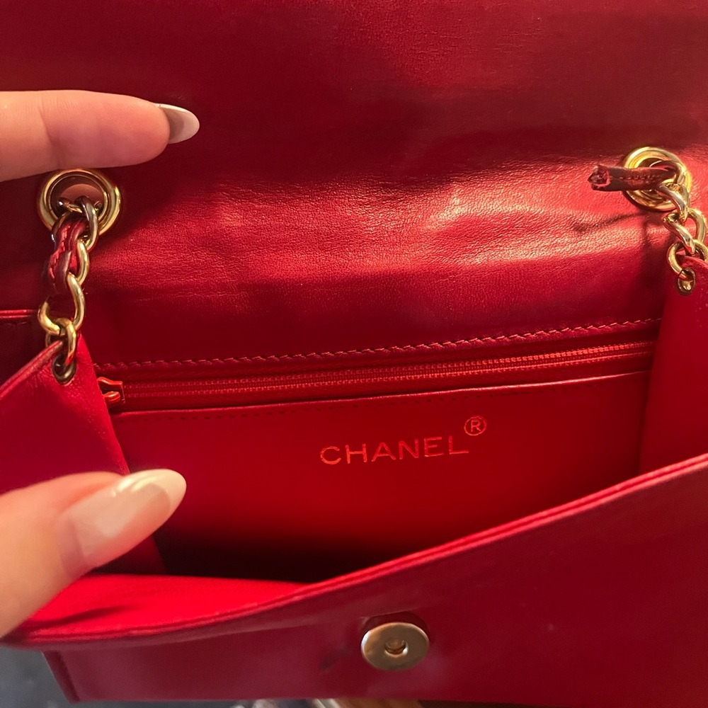 RARE Chanel Vibrant Red Quilted Lambskin Bag - Picture 7 of 8